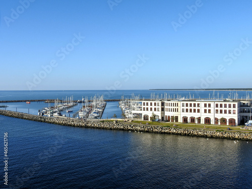 Blick auf den Yachthafen Hohe Düne am Kreuzfahrthafen Warnemünde Rostock © Dieter
