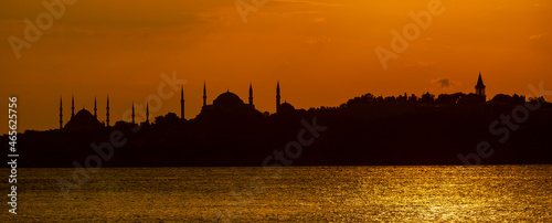 Obraz na płótnie Sunset in the Maiden Tower ,Panaromic photo, great colors in istanbul , Uskudar-Salacak- Turkey w salonie