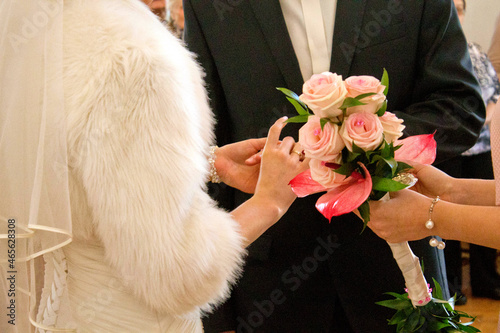 obrączki ślub piękne kwiaty wesele