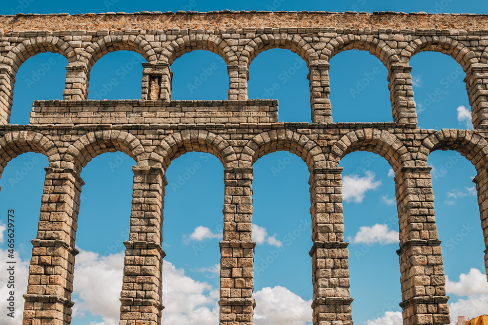 Fototapeta premium aqueduct in the city of segovia, spain