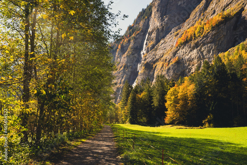 Jungfrauregion, Schidhorn, its diversity makes the region unique. Lauterbrunnen is just as charming in summer as it is in winter. Hiking fans can enjoy the panorama on 300 kilometers amazing way