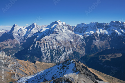 Jungfrauregion, Schidhorn, its diversity makes the region unique. Lauterbrunnen is just as charming in summer as it is in winter. Hiking fans can enjoy the panorama on 300 kilometers amazing way