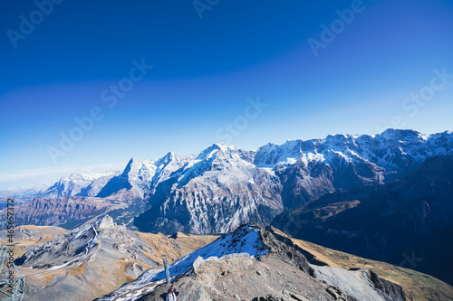 Jungfrauregion, Schidhorn, its diversity makes the region unique. Lauterbrunnen is just as charming in summer as it is in winter. Hiking fans can enjoy the panorama on 300 kilometers amazing way