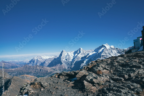 Jungfrauregion, Schidhorn, its diversity makes the region unique. Lauterbrunnen is just as charming in summer as it is in winter. Hiking fans can enjoy the panorama on 300 kilometers amazing way