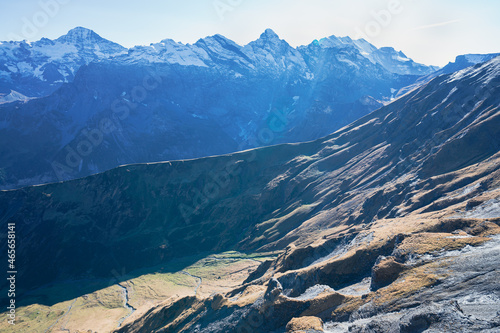 Jungfrauregion, Schidhorn, its diversity makes the region unique. Lauterbrunnen is just as charming in summer as it is in winter. Hiking fans can enjoy the panorama on 300 kilometers amazing way