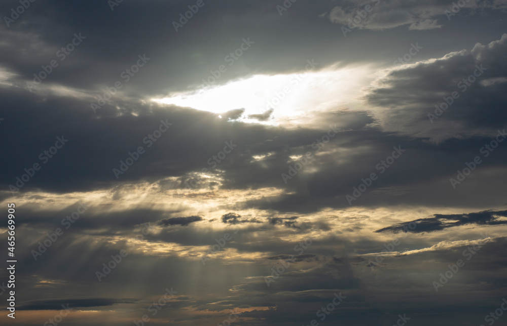 Obraz premium The rays of the sun break through the clouds. Landscape