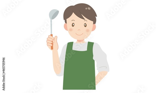 お玉を手にして笑顔のエプロン姿の男性