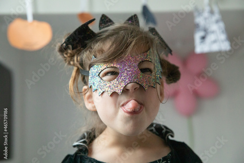 Quadro em tela girl in a halloween party playing and showing her tongue