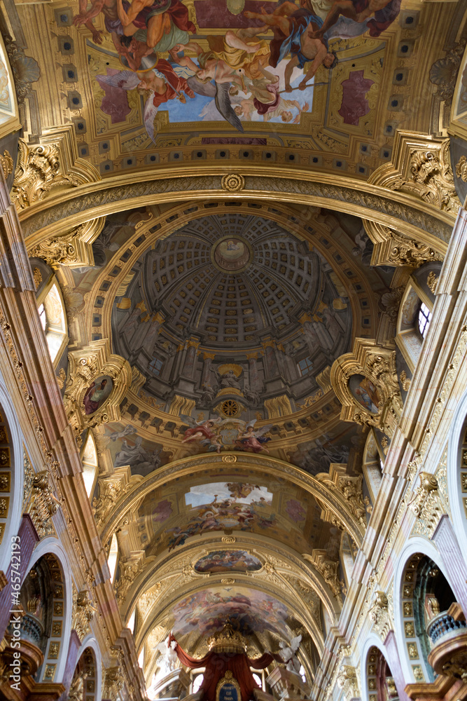 Vienna interior of St. Stephen's Cathedral 