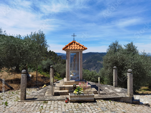 Monumento religioso em Castanheiro do Norte no Concelho de Carrazeda de Ansiães photo