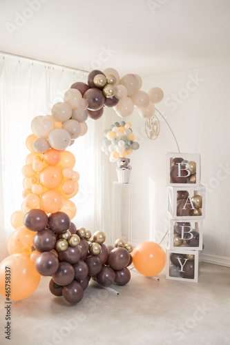 Modern baby shower decorations. Gender neutral colors. Balloon arch
