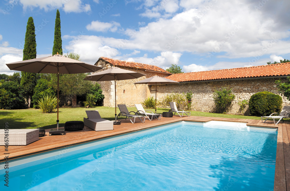 PISCINE DANS LE SUD DE LA FRANCE