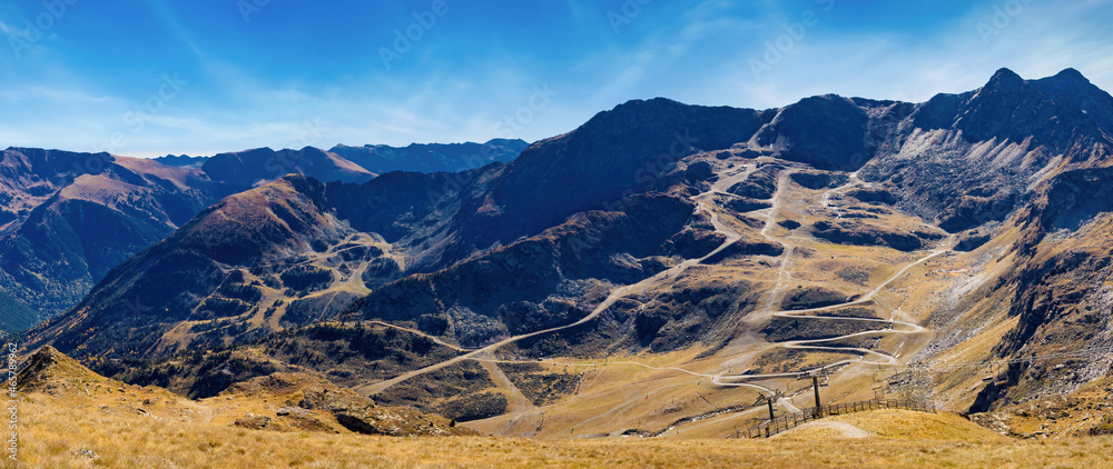 Obraz na płótnie Panoramic view of the Arcalis ski slopes from the Solar de Tristaina viewpoint, Arcalis, Andorra w salonie