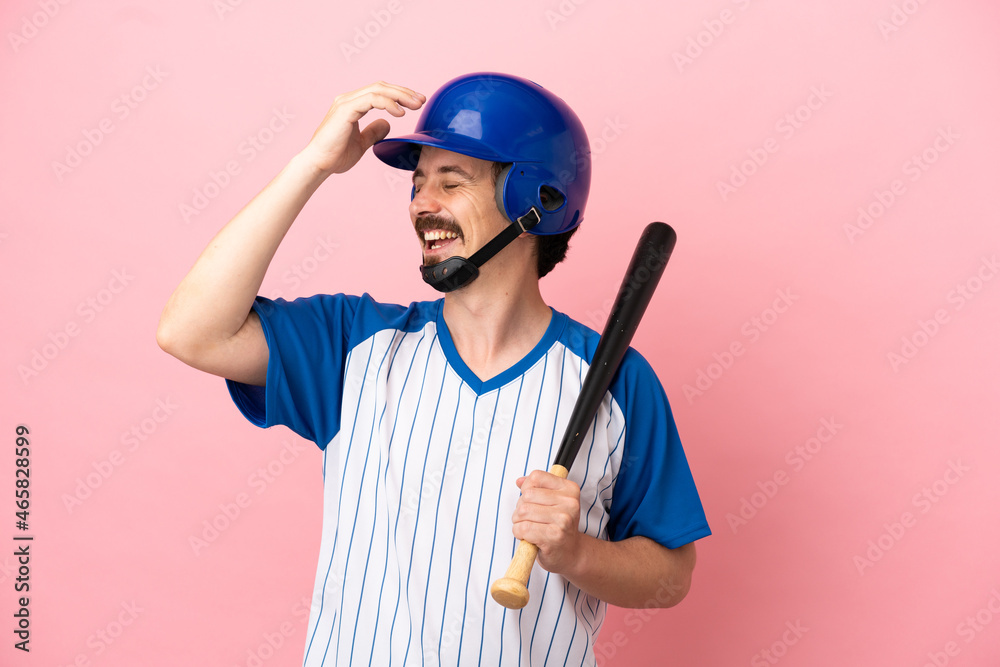 Young caucasian man playing baseball isolated on pink background has realized something and intending the solution