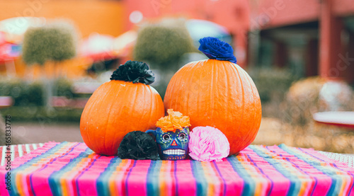 Calavera de día de muertos y calabaza de Halloween celebraciones combinadas en un hermoso paisaje 23 photo