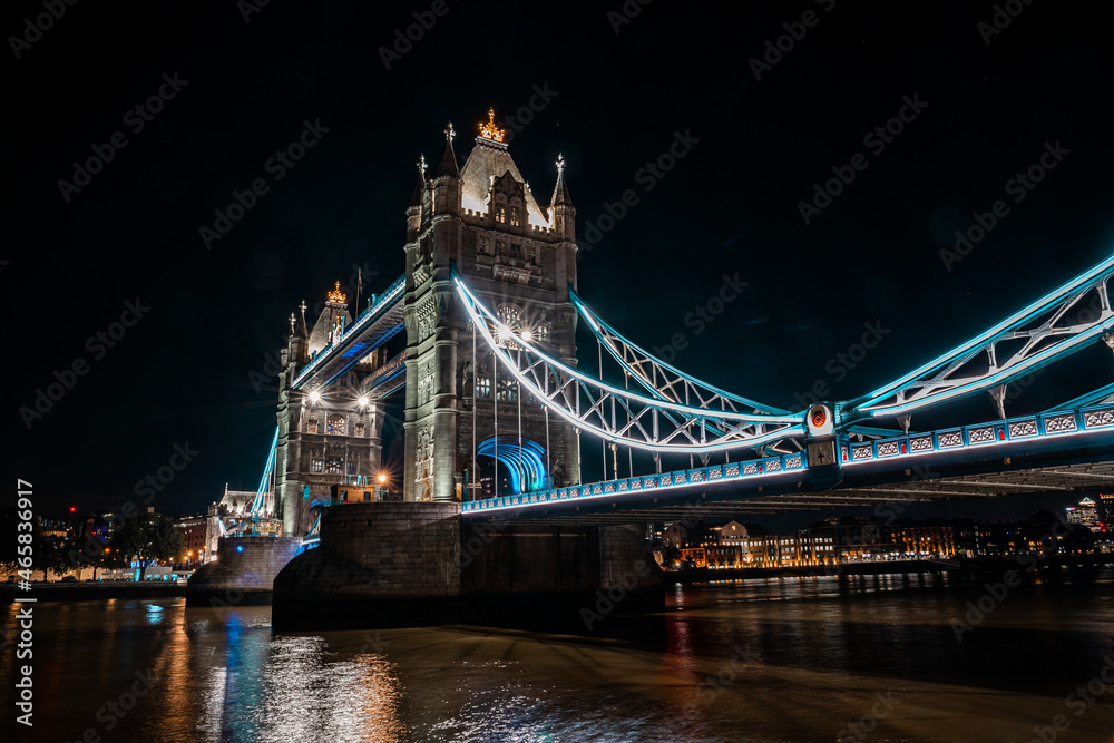 Obraz premium London Tower Bridge at Night in United Kingdom. One of London's most famous bridges and must-see landmarks in England