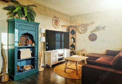 Un salon composé de décoration et meubles ethnique