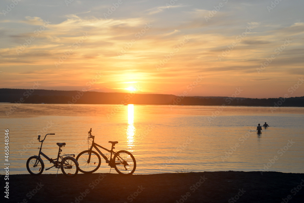 Fototapeta premium Sunset on the Kama river
