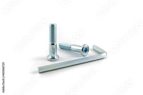 Φωτογραφία Photo of two screw bolts and an allen wrench