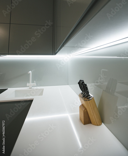 Fotografía Close-up on white sink with simple silver kitchen