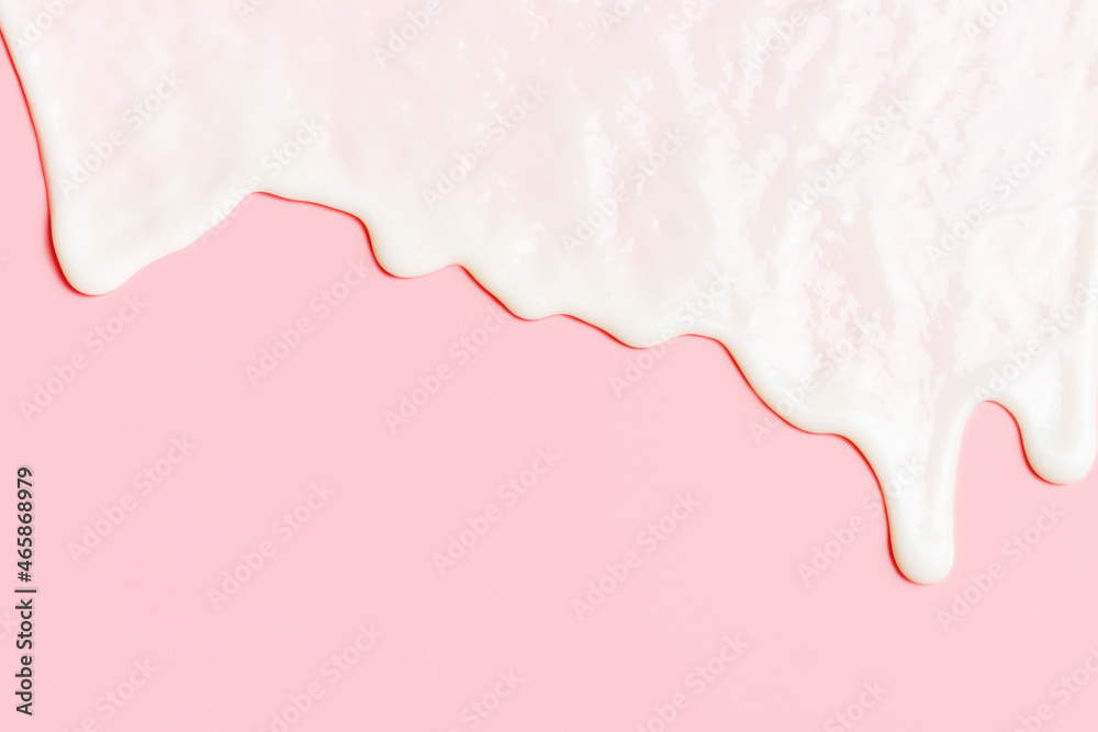 Fototapeta premium liquid moisturizing shampoo dripping down on pink background close-up.