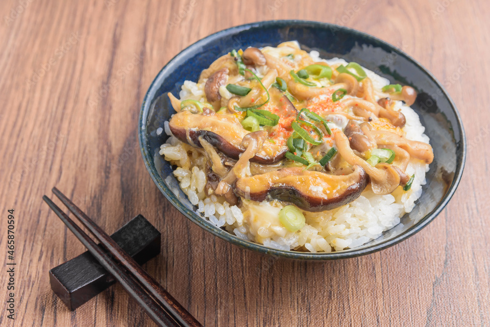 玉子とじキノコ丼 玉子とじキノコ丼