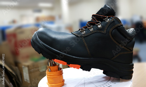 Safety shoes are strong shoes because they are not penetrated by nails and other dangerous objects