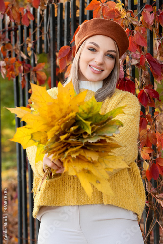 Young smiling woman with au...