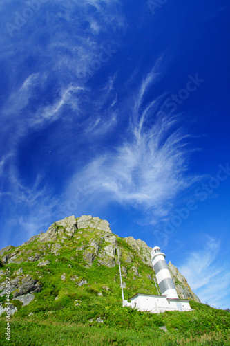 灯台とすじ雲, 枝幸町,北海道 photo