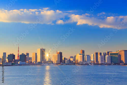 東京タワーと夕日に輝くベイエリアのビル群, 港区,東京都