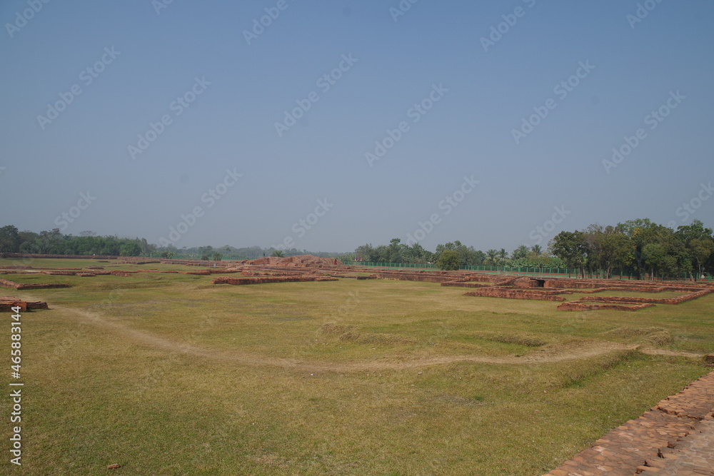 Obraz premium バングラデシュ 世界遺産パハルプールの仏教寺院遺跡群