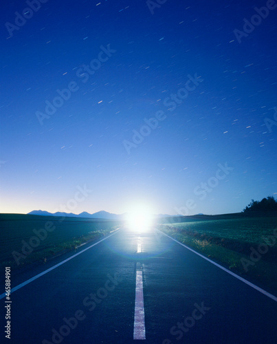 黎明の道路と十勝連峰とヘッドライトの光芒, 美瑛町,上川郡,北海道