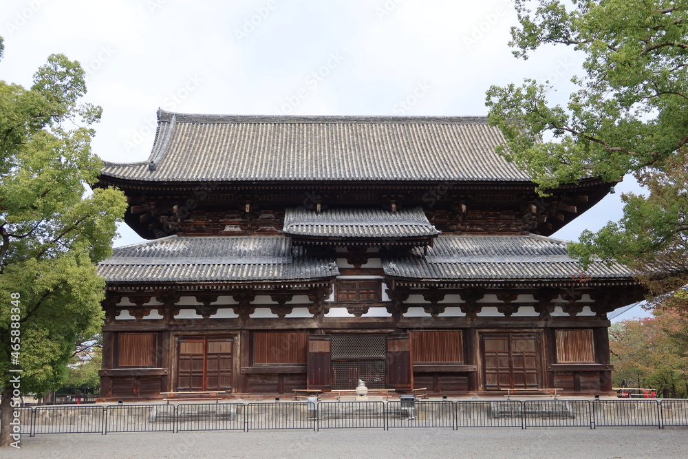  Temples and Shrines in Kyoto in Japan日本の神社仏閣 : Kondo Hall in the precincts of To-ji Temple 　東寺の境内にある金堂