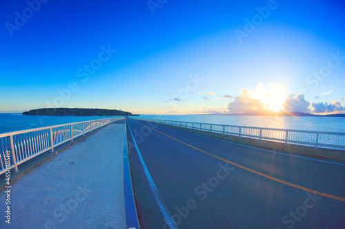 古宇利大橋と古宇利島と朝日, 名護市,沖縄県 photo