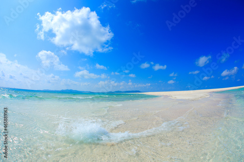 波しぶきとはての浜の渚とわた雲と久米島遠望,魚眼, 久米島町,島尻郡,沖縄県 photo
