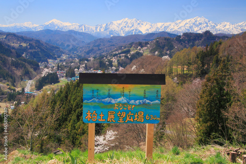 柏土展望広場の案内板と山桜と蓮華岳と爺ヶ岳と鹿島槍ヶ岳, 日本,長野県,上水内郡,小川村 photo