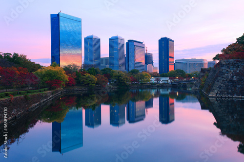 内濠に映る朝焼けの大阪ビジネスパークのビル群, 日本,大阪府,大阪市