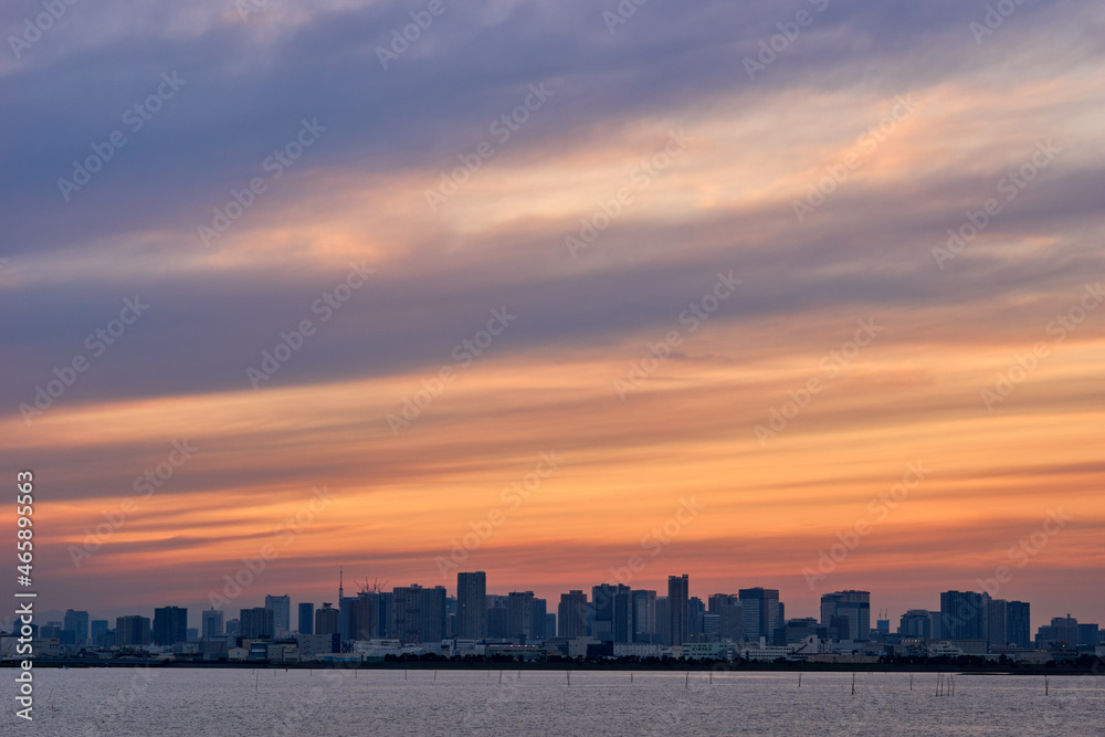 東京摩天楼の夕景 舞浜遊歩道 東京摩天楼の夕景 舞浜遊歩道