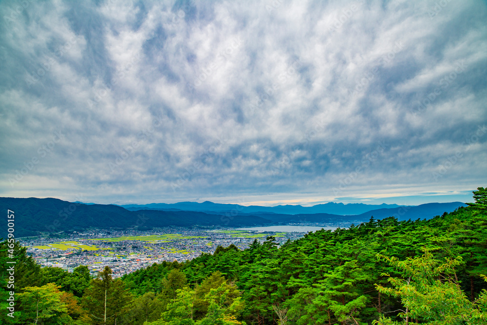 長野県茅野市　永明寺山公園の展望台から見える諏訪盆地