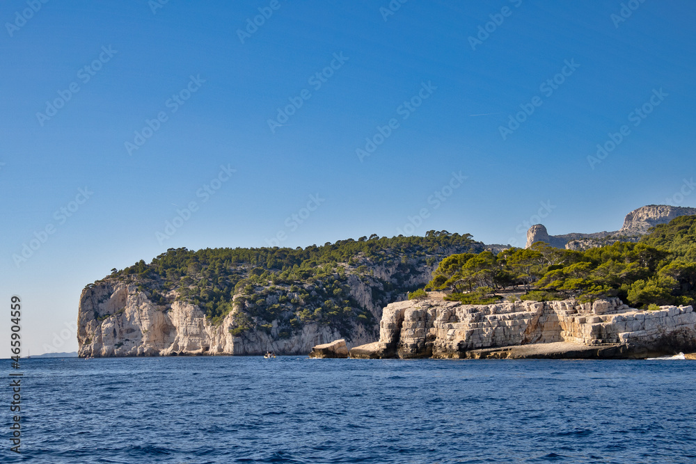 les calanques de Cassis vue de la mer