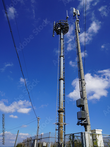 阿蘇高原に建つ携帯電話基地局