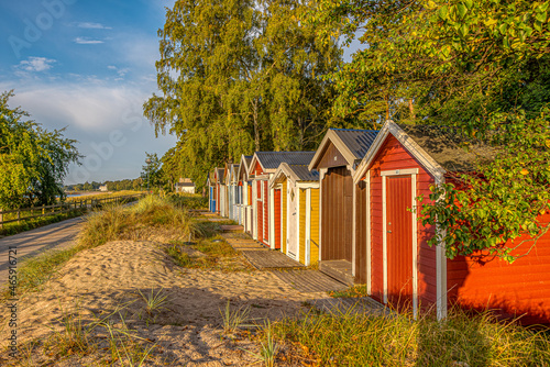 Obraz na płótnie coloured beach huts in a row w salonie