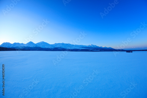 黎明の雪原と十勝連峰, 美瑛町,上川郡,北海道