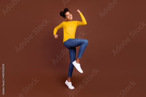 Full length photo of teen girl astonished wear sweater jeans sneakers isolated on brown color background
