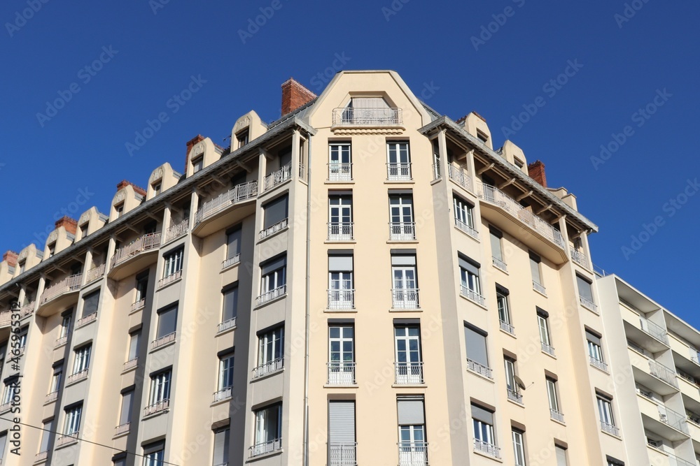 Immeuble lyonnais typique dans le 7eme, ville de Lyon, departement du Rhone, France