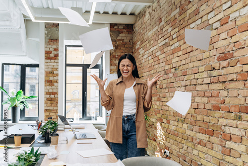 Konstfotografi Business woman throwing work papers in the air