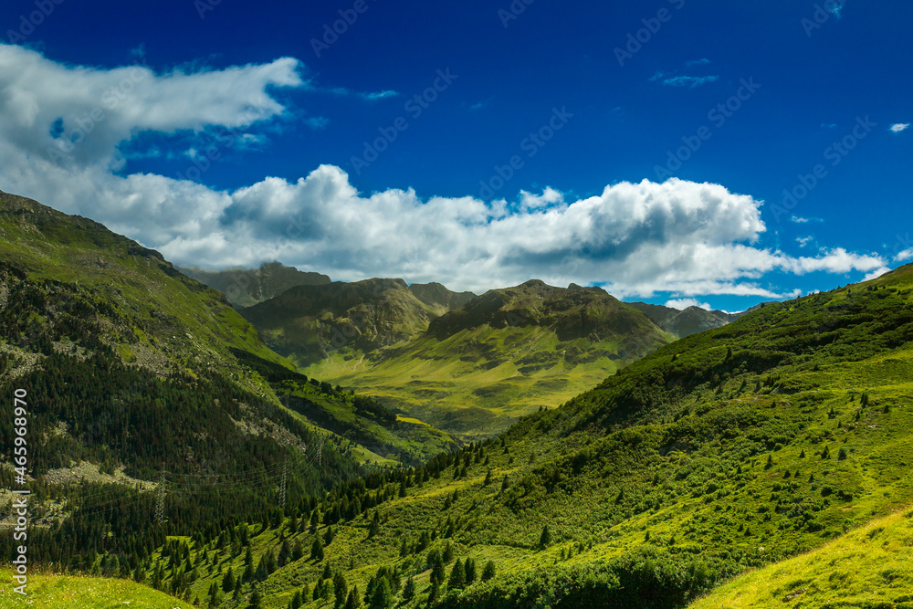 Naklejka premium Schweizergebirge bei Surses Graubünden