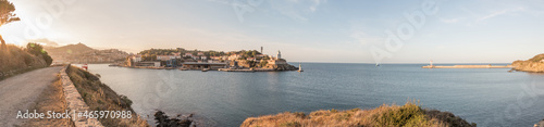 Panorama de l'entrée du port de Port Vendres