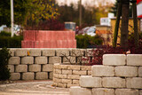 Konstrukcje z kostki betonowej i ozdobnych cegieł ( bloczków) betonowych . Ogród , 