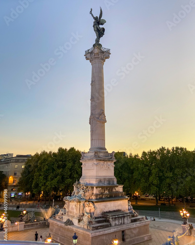 Colonne du monument aux Girondins, place des Quinconces au coucher de soleil à Bordeaux, Gironde